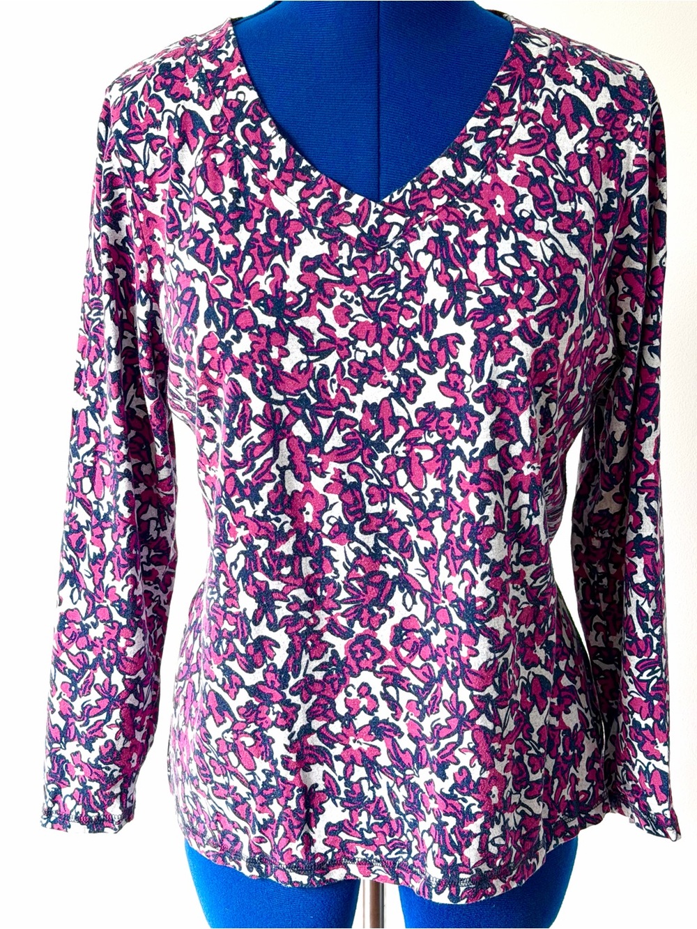 Talbots V-Neck Long Sleeve Floral Top in Magenta, Black and White